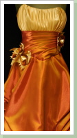 Model: 014 Ballkleid    Größe: 38-40  Farbe: orange mit gold  Preis: 180€