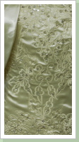 Model: 016 Kleid mit Jacke (Goldstickerei)    Größe: 48-50  Farbe: hellbeige  Preis: 280€